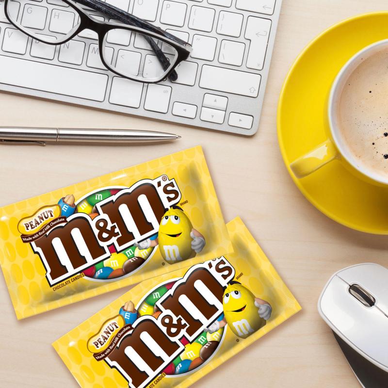 M&M'S Peanut Milk Chocolate Full Size Bulk Candy (1.74 oz., 48 ct.)