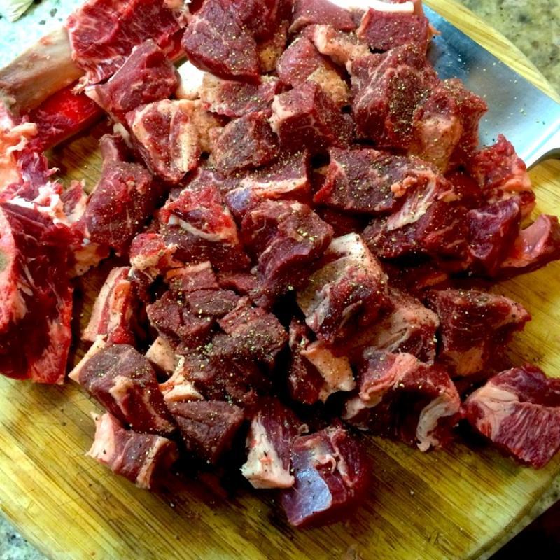 Beef With Bones (Cut Into Small Pieces)