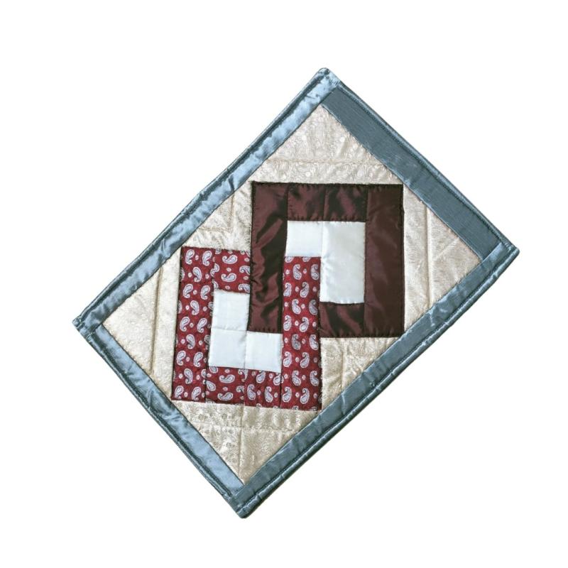 Table mat with patchwork in a rectangular shape.