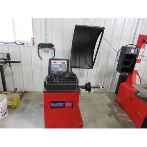 COATS BASELINE 225 WHEEL BALANCER AND COATS BASE LINE 500 TIRE CHANGER